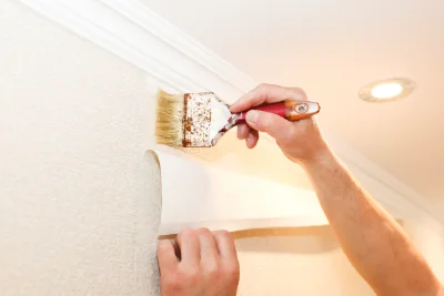 Pose de papier peint à Véronne — revêtements muraux et toiles de verre